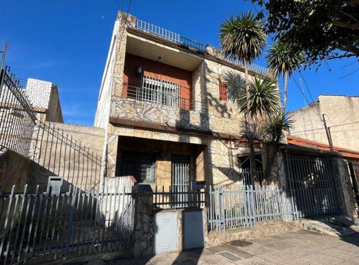 Casa · 184m² · 5 Ambientes · 1 Cochera