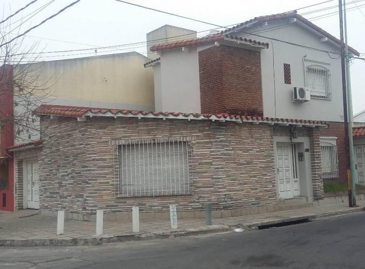Casa · 160m² · 4 Ambientes · 1 Cochera