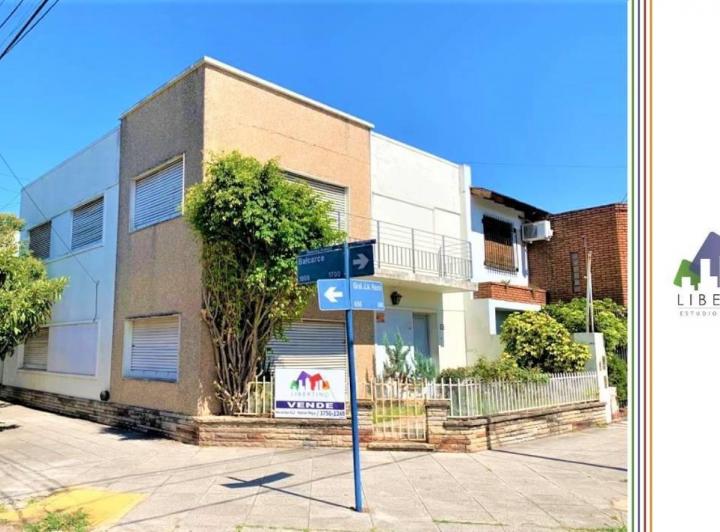 Casa · 230m² · 4 Ambientes · 1 Cochera