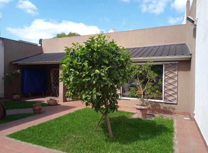 Casa · 140m² · 3 Ambientes · 6 Cocheras