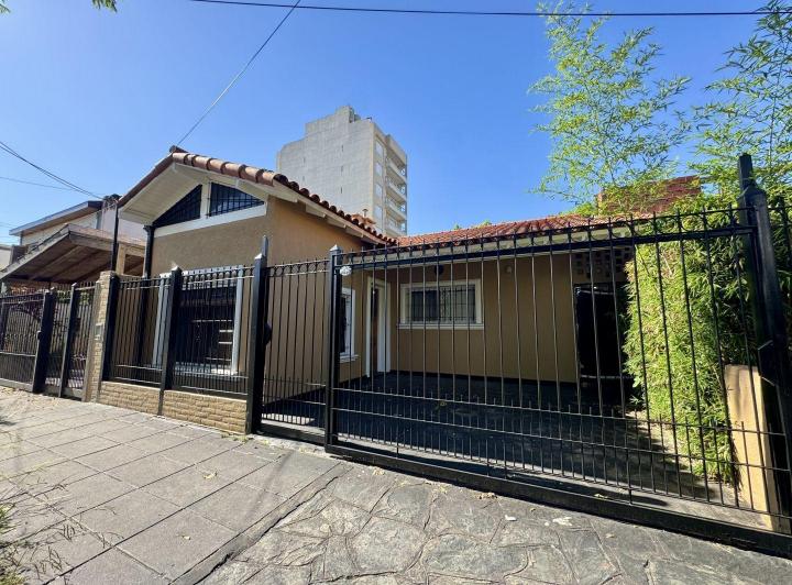 Casa · 180m² · 3 Ambientes · 2 Cocheras