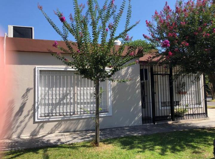 Casa · 80m² · 3 Ambientes · 2 Cocheras