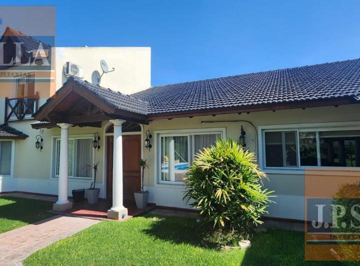 Casa · 220m² · 4 Ambientes · 1 Cochera