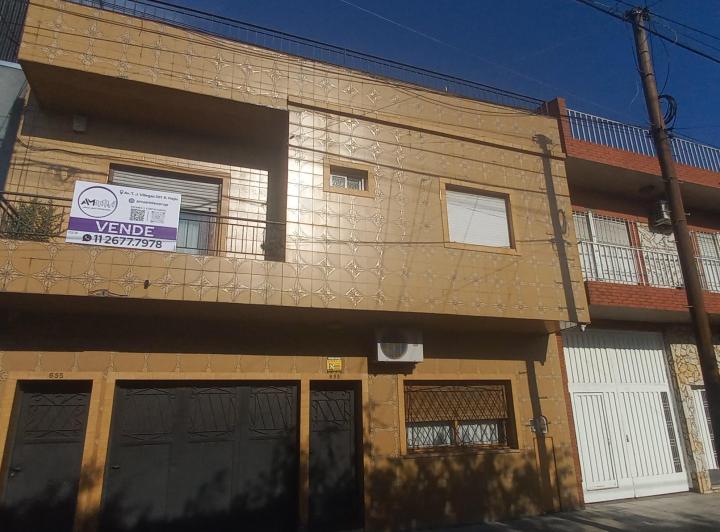 Casa · 122m² · 6 Ambientes · 1 Cochera