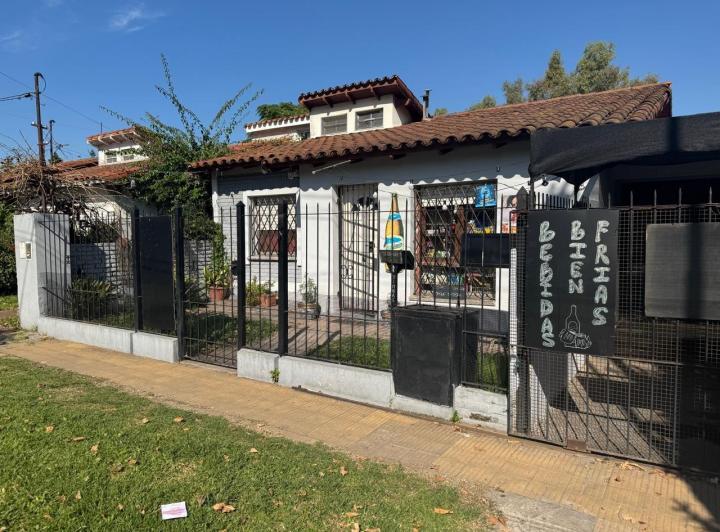 Casa · 77m² · 4 Ambientes · 1 Cochera
