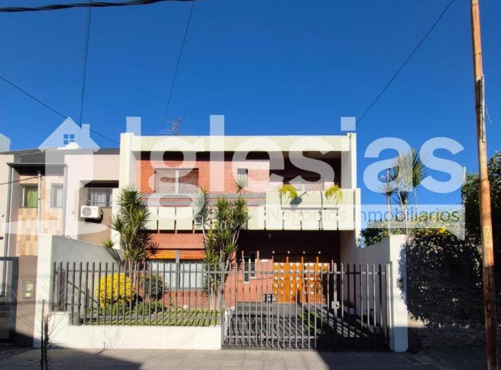Casa · 338m² · 4 Ambientes · 1 Cochera