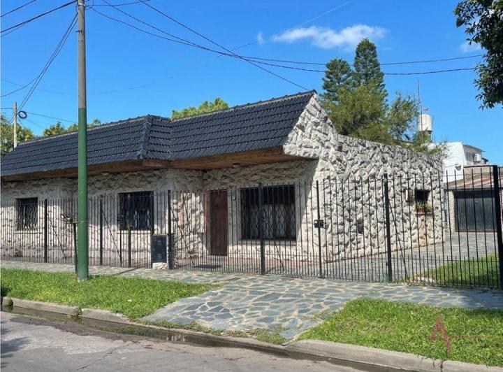 Casa · 133m² · 3 Dormitorios · 2 Cocheras