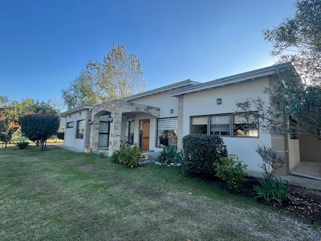 Casa · 190m² · 4 Ambientes · 1 Cochera