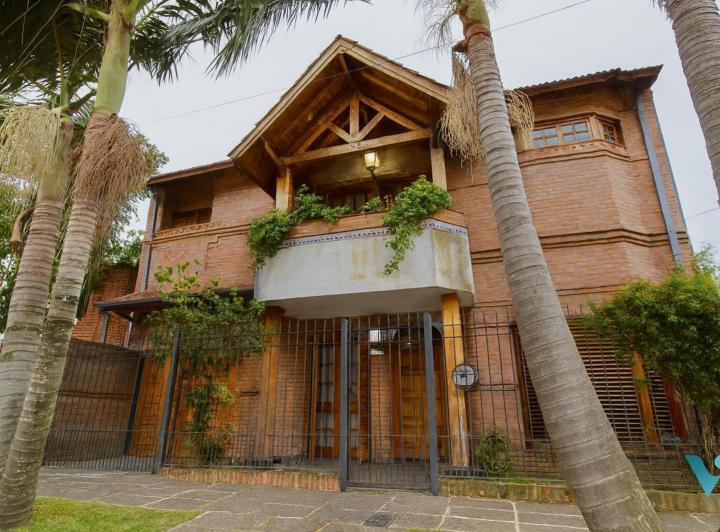 Casa · 160m² · 5 Ambientes · 2 Cocheras