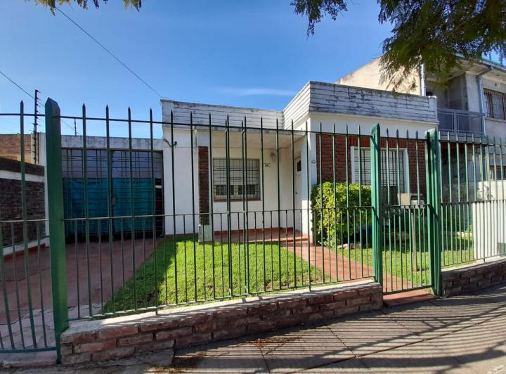 Casa · 217m² · 4 Ambientes · 2 Cocheras
