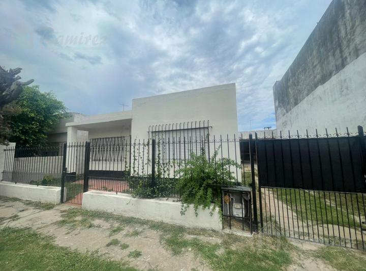 Casa · 230m² · 3 Ambientes · 1 Cochera