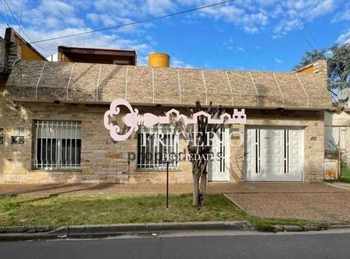 Casa · 140m² · 3 Ambientes · 1 Cochera