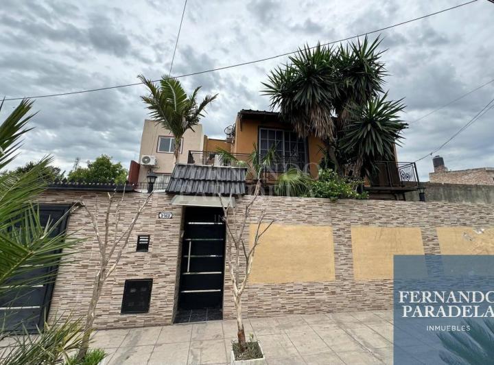 Casa · 250m² · 5 Ambientes · 1 Cochera