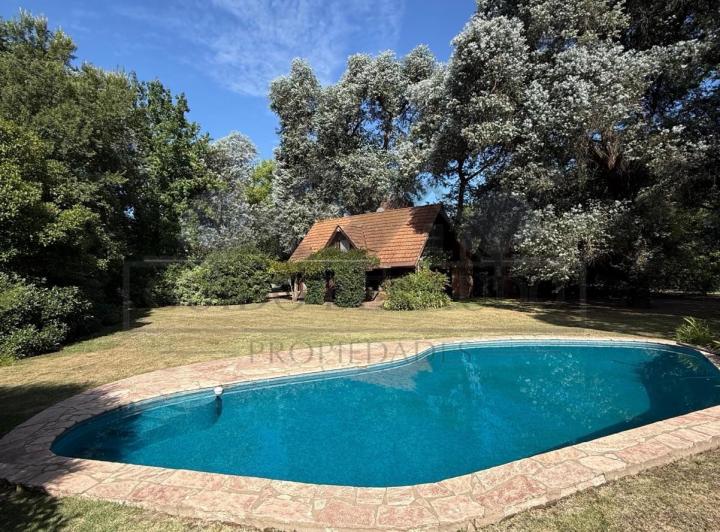 Casa · 1200m² · 4 Ambientes · 2 Cocheras