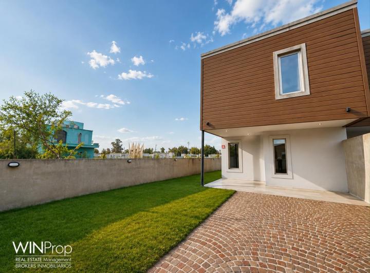 Casa · 142m² · 3 Dormitorios · 1 Cochera