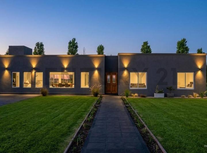 Casa · 128m² · 3 Ambientes · 2 Cocheras