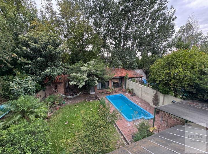 Casa · 260m² · 6 Ambientes · 1 Cochera