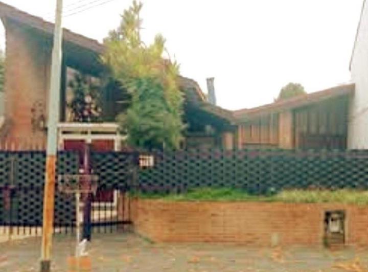 Casa · 400m² · 4 Ambientes · 2 Cocheras