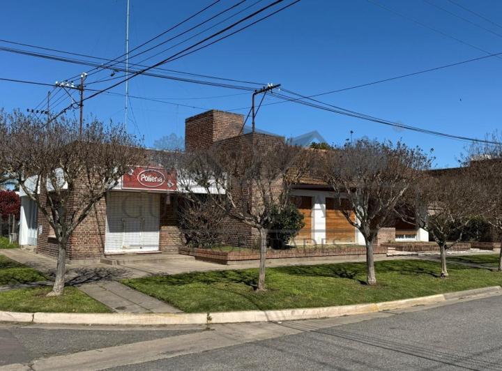 Casa · 328m² · 5 Ambientes · 1 Cochera