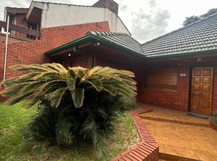 Casa · 350m² · 4 Ambientes · 3 Cocheras