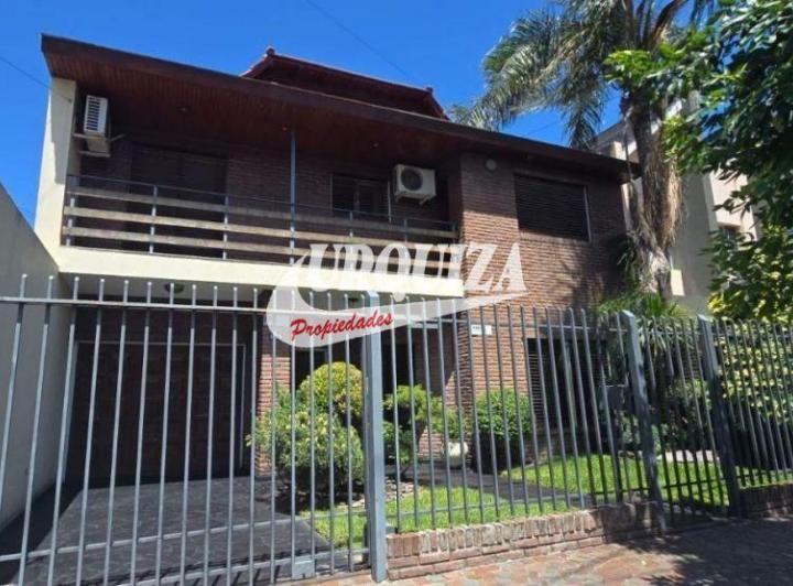 Casa · 290m² · 5 Ambientes · 3 Cocheras