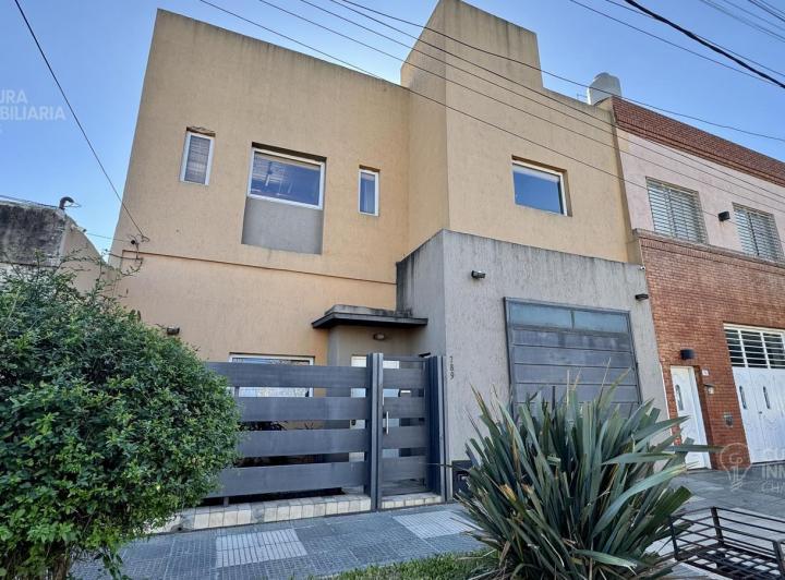 Casa · 165m² · 5 Ambientes · 3 Cocheras