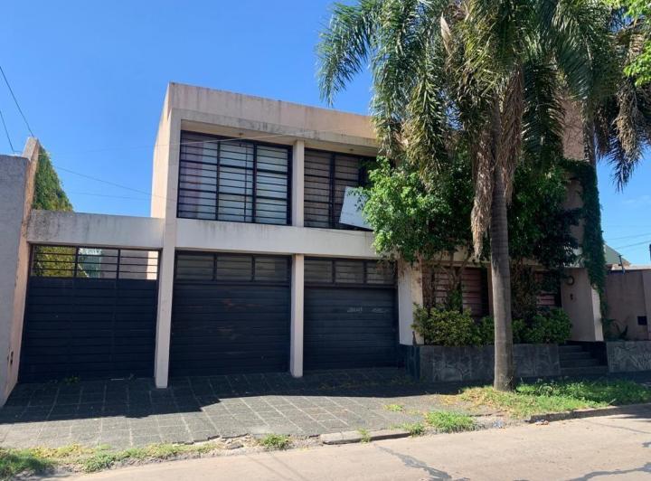 Casa · 349m² · 5 Ambientes · 8 Cocheras