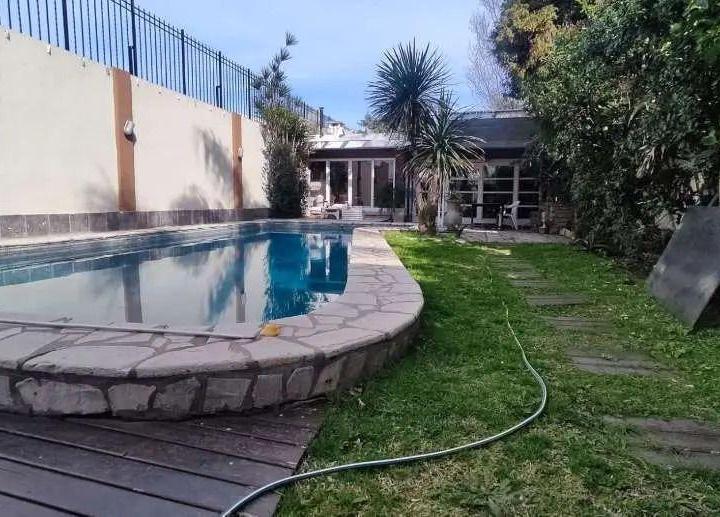 Casa · 320m² · 5 Ambientes · 2 Cocheras