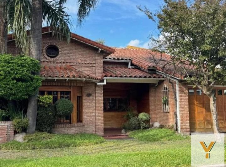 Casa · 170m² · 4 Ambientes · 2 Cocheras