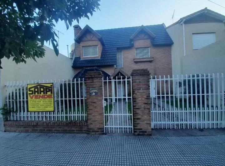 Casa · 230m² · 5 Ambientes