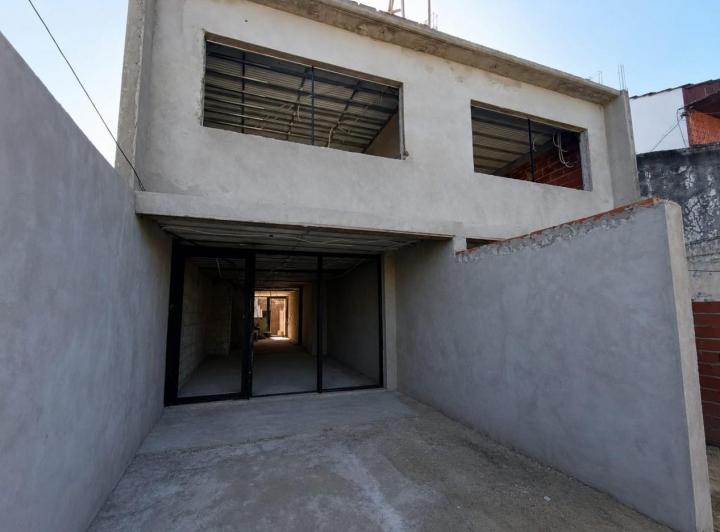Casa · 160m² · 4 Ambientes · 2 Cocheras