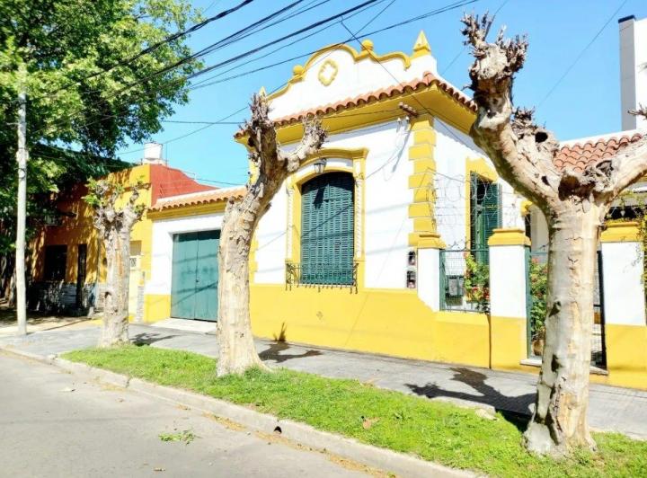 Casa · 240m² · 6 Ambientes · 6 Cocheras