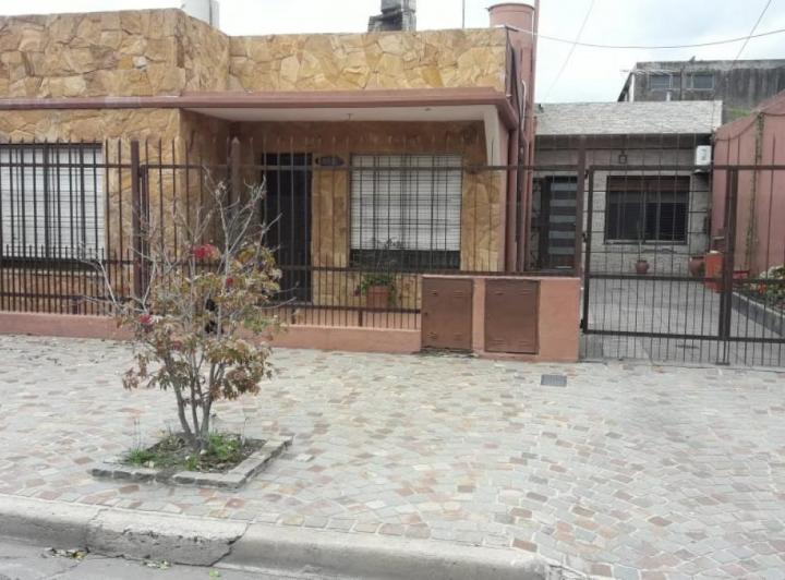 Casa · 120m² · 3 Ambientes · 2 Cocheras