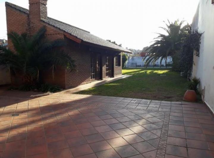 Casa · 350m² · 5 Ambientes · 3 Cocheras