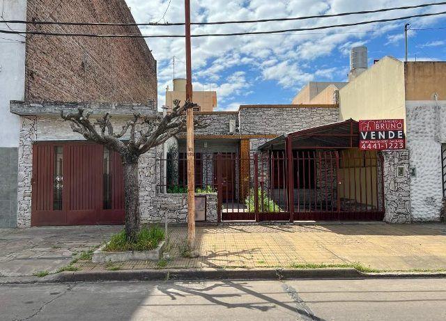 Casa · 169m² · 3 Ambientes · 1 Cochera