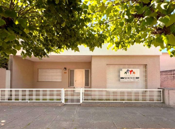 Casa · 390m² · 5 Ambientes · 2 Cocheras
