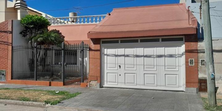 Casa · 125m² · 3 Ambientes · 2 Cocheras