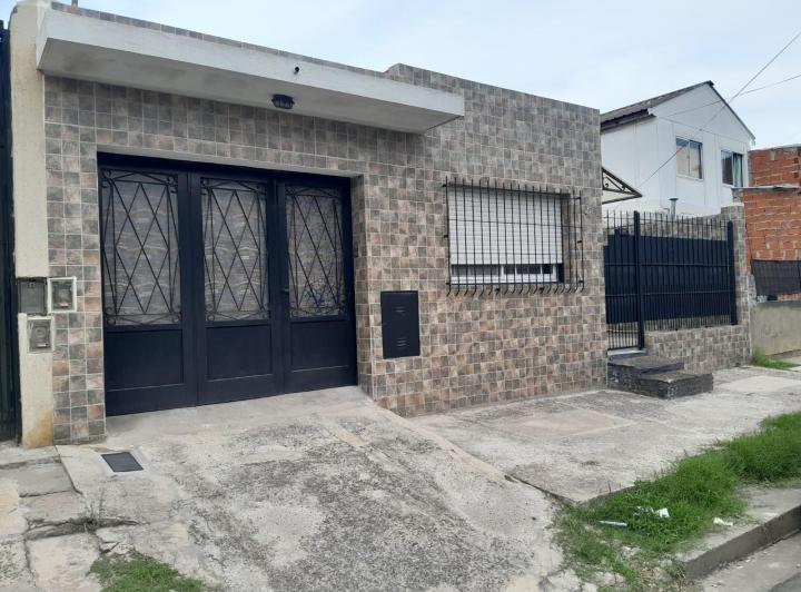 Casa · 100m² · 5 Ambientes · 2 Cocheras