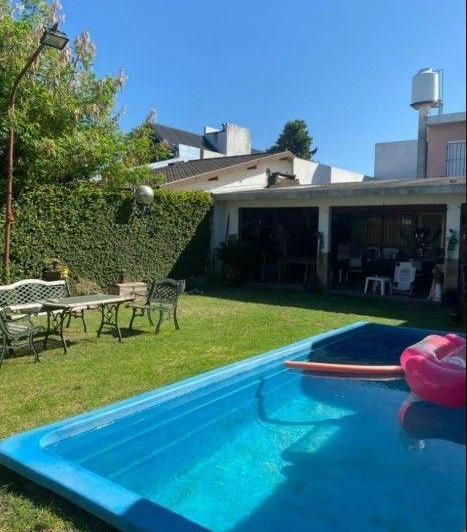 Casa · 180m² · 4 Ambientes · 2 Cocheras