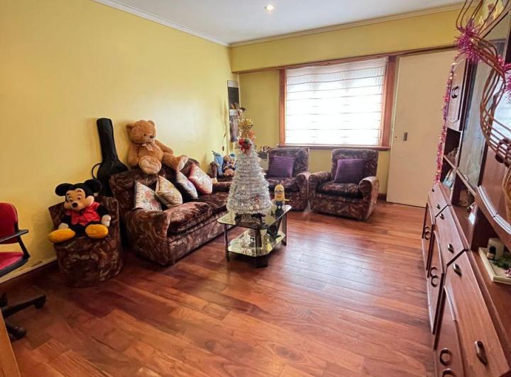 Casa · 250m² · 4 Ambientes · 3 Cocheras