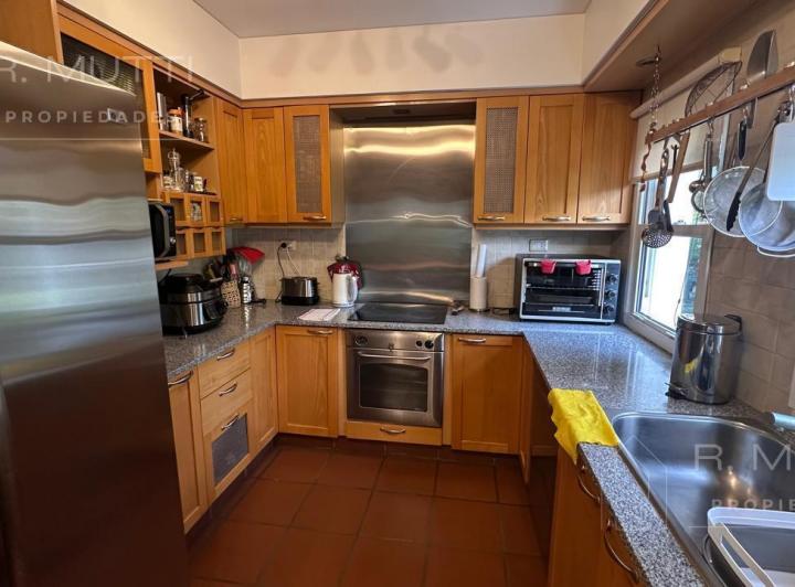 Casa · 300m² · 6 Ambientes · 2 Cocheras