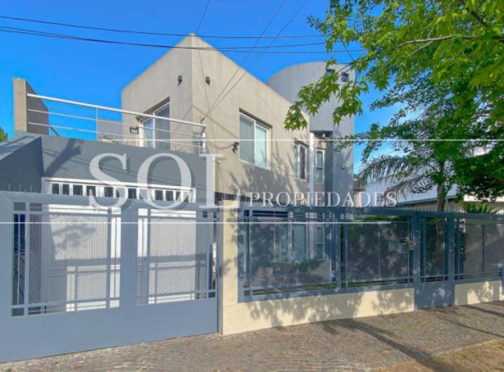 Casa · 220m² · 6 Ambientes