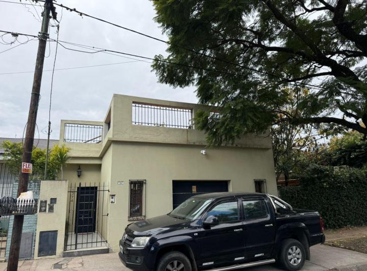 Casa · 130m² · 4 Ambientes · 2 Cocheras