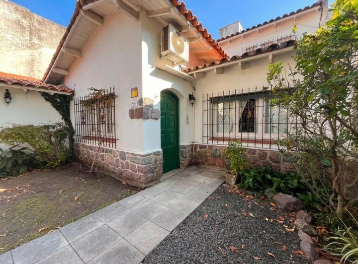 Casa · 145m² · 4 Ambientes · 2 Cocheras