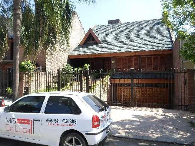Casa · 330m² · 5 Ambientes · 1 Cochera