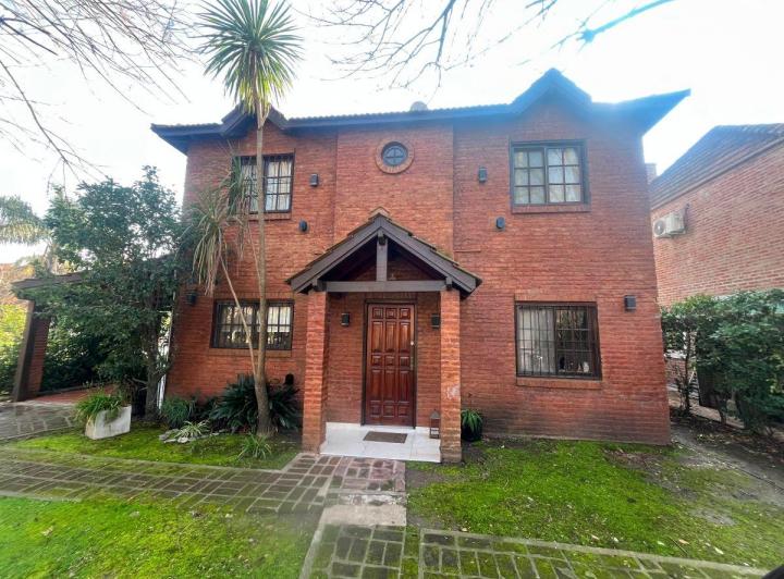 Casa · 150m² · 5 Ambientes · 1 Cochera