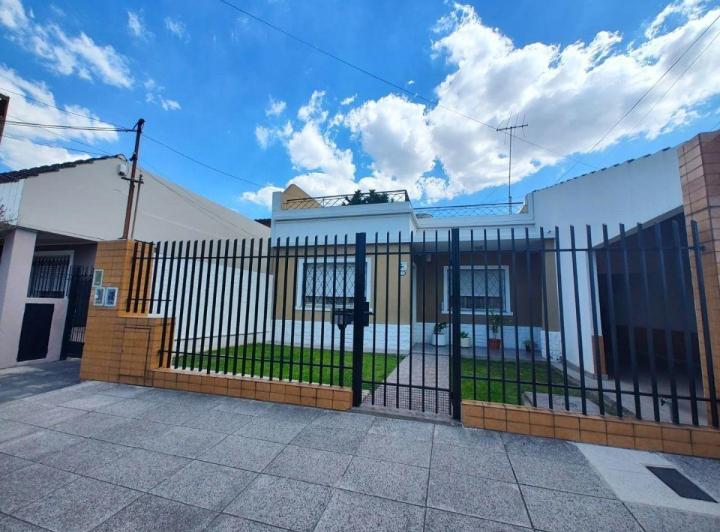 Casa · 150m² · 6 Ambientes · 3 Cocheras