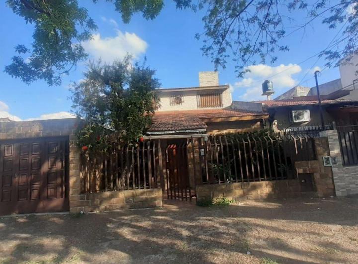 Casa · 150m² · 5 Ambientes · 2 Cocheras