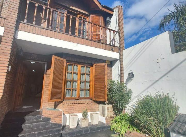 Casa · 160m² · 5 Ambientes · 1 Cochera