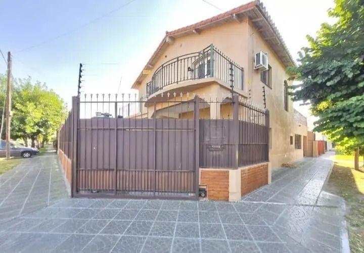 Casa · 252m² · 3 Ambientes · 1 Cochera